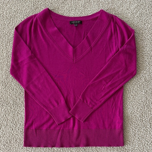 Banana Republic Sweaters - Banana Republic Fuchsia V-Neck Sweater size S
